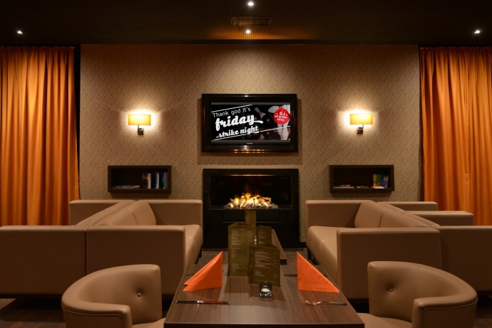 Orange Club Lounge {{standort}} 