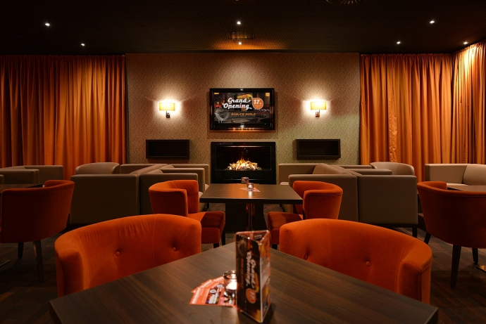 Orange Club Lounge {{standort}} 